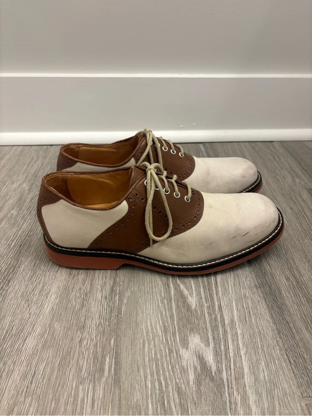 Johnston and Murphy Men’s Two-Tone Saddle Oxford Shoes in White and Brown